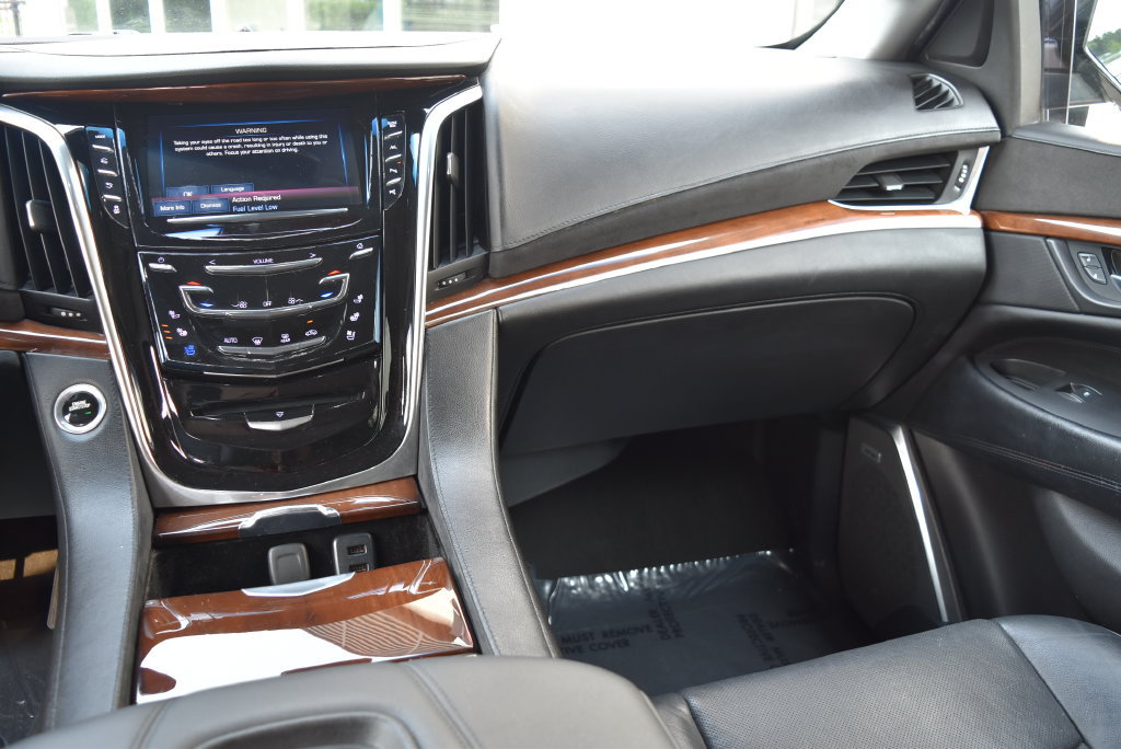 Used 2017 Cadillac Escalade ESV Premium Luxury AWD/4WD image 13