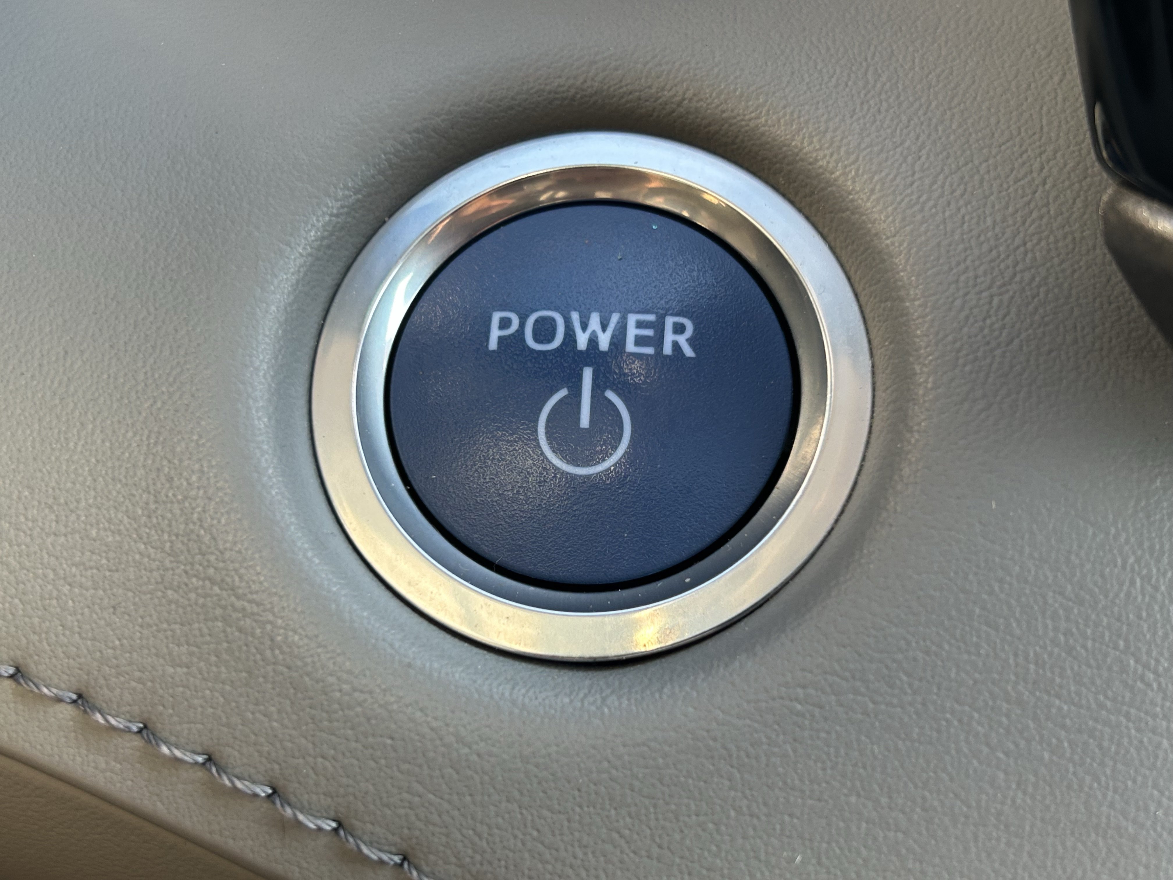 Used 2021 Toyota Highlander XLE AWD/4WD image 36