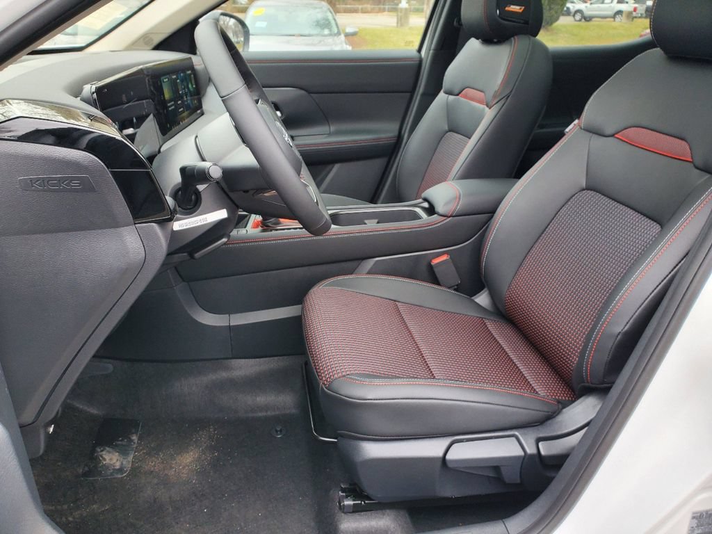 New 2026 Nissan Kicks SR w/ SR Premium Package FWD image 17