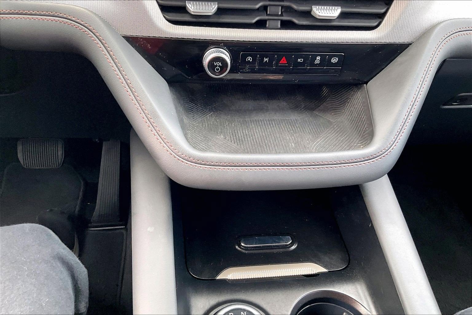 Used 2025 Ford Explorer Active image 34