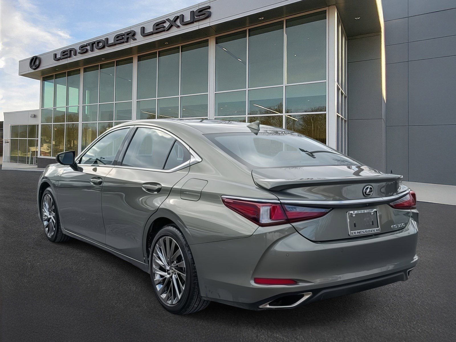 Used 2024 Lexus ES 350 w/ Technology Package image 5