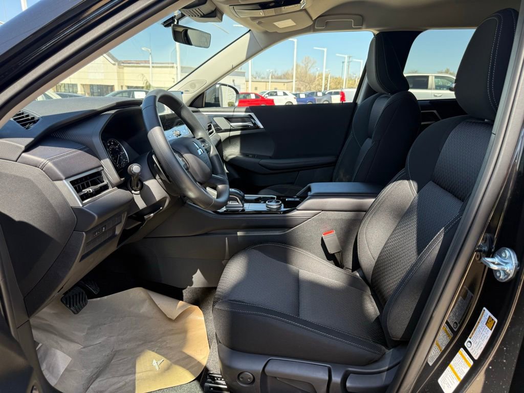New 2026 Mitsubishi Outlander ES image 29