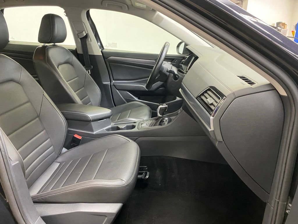 Used 2024 Volkswagen Jetta SE FWD image 22