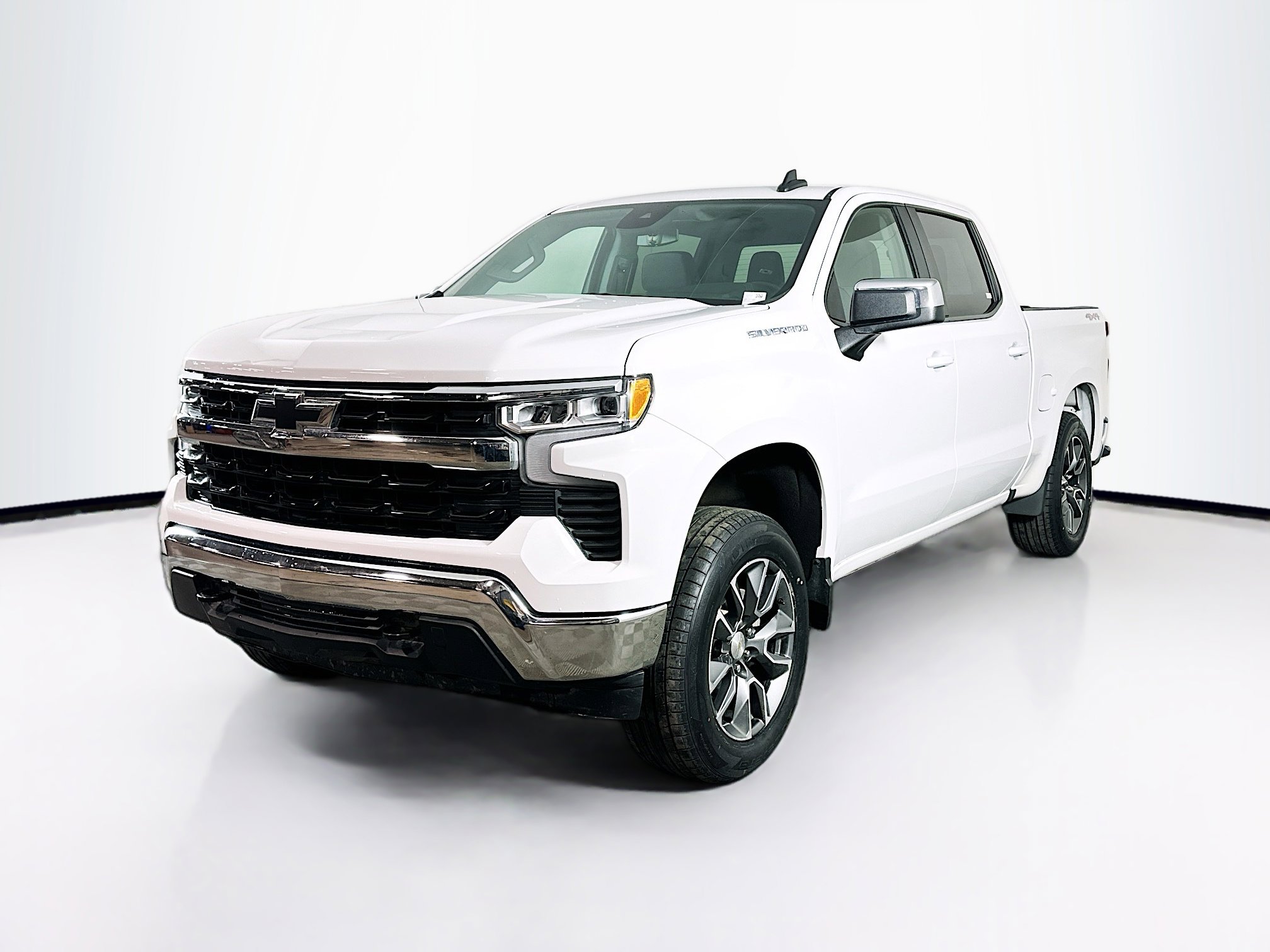 Used 2024 Chevrolet Silverado 1500 LT image 3