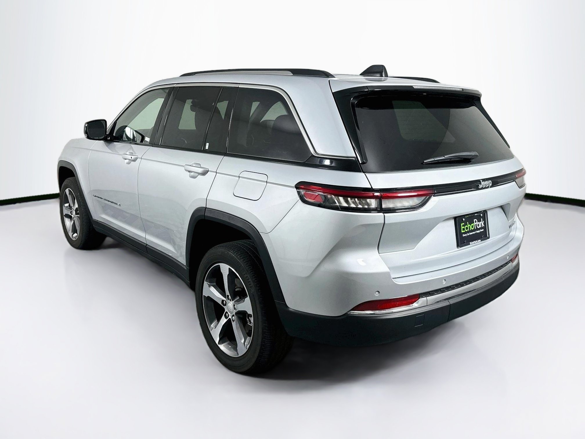 Used 2023 Jeep Grand Cherokee Limited RWD image 5