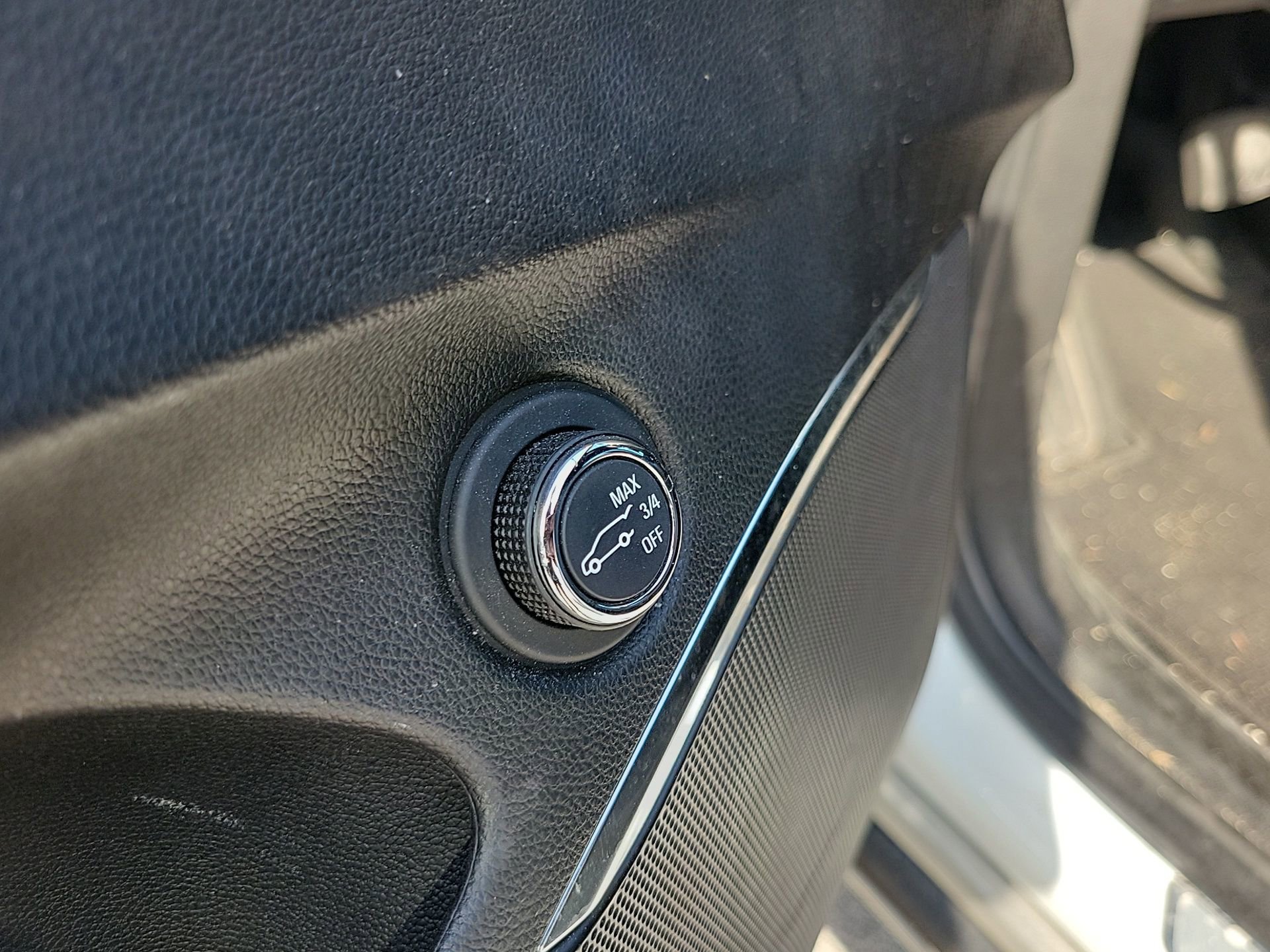 Used 2023 Buick Enclave Essence image 28