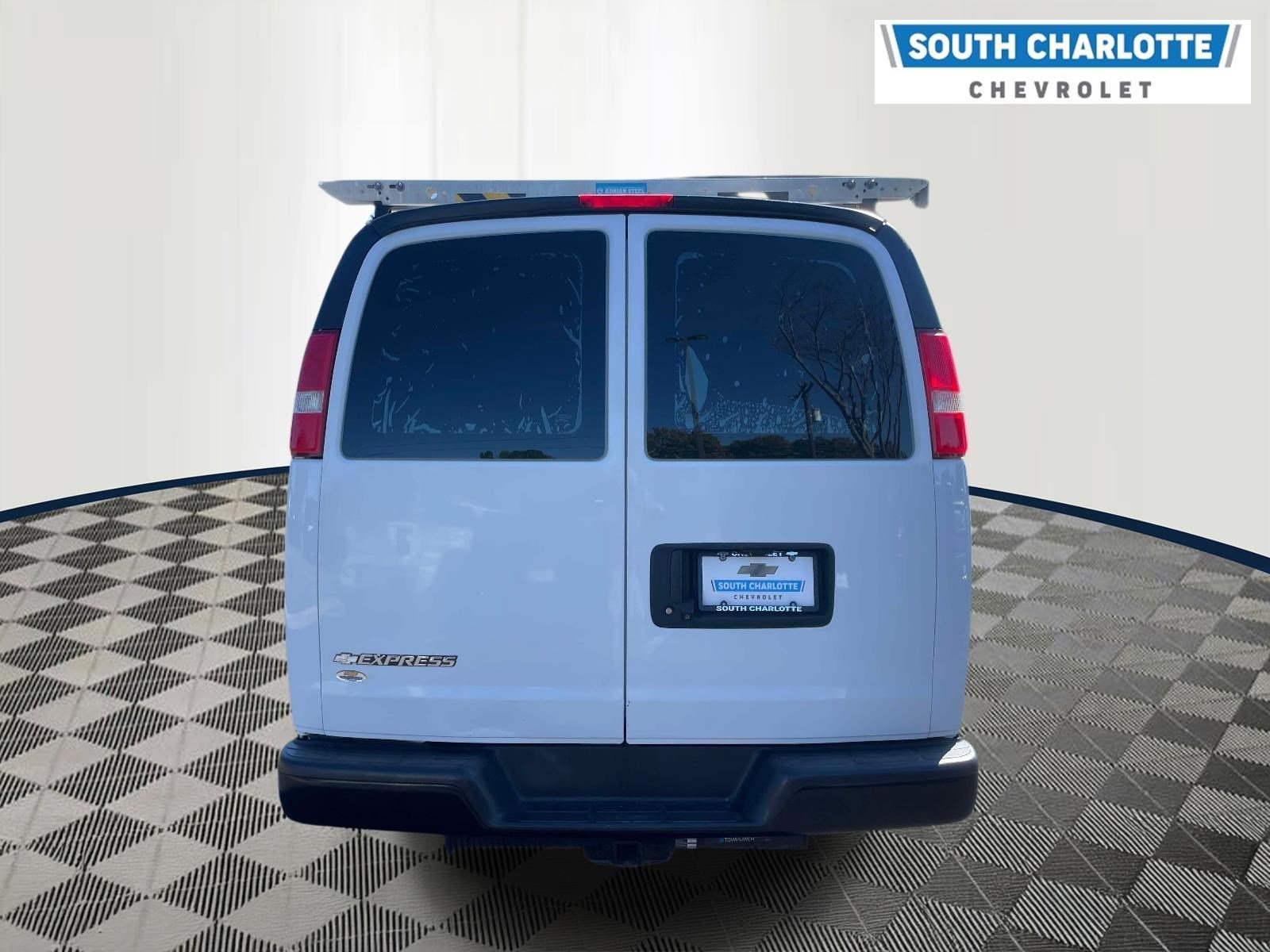 Used 2020 Chevrolet Express 2500 w/ Driver Convenience Package RWD image 5