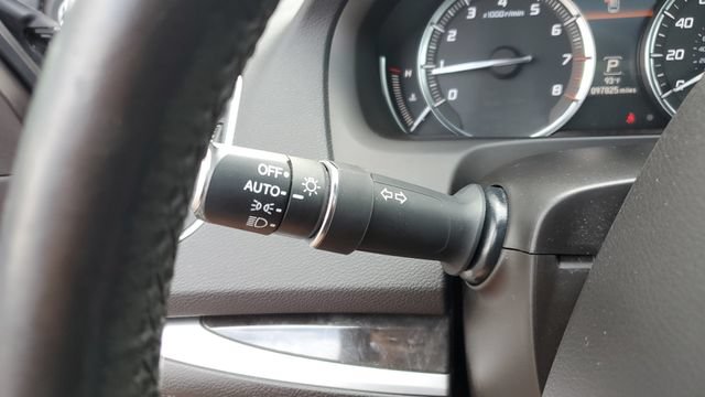 Used 2018 Acura TLX w/ Technology Package FWD image 11