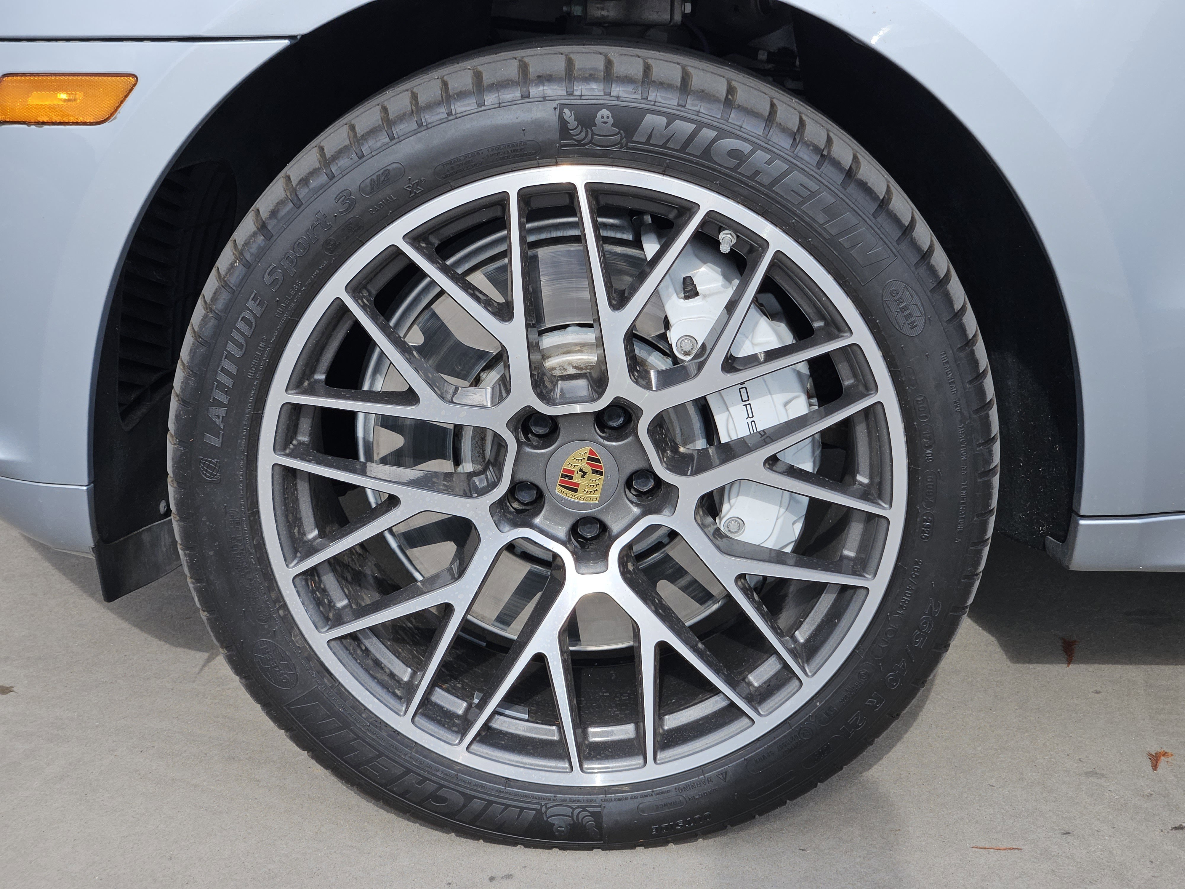 Used 2021 Porsche Macan Turbo image 14