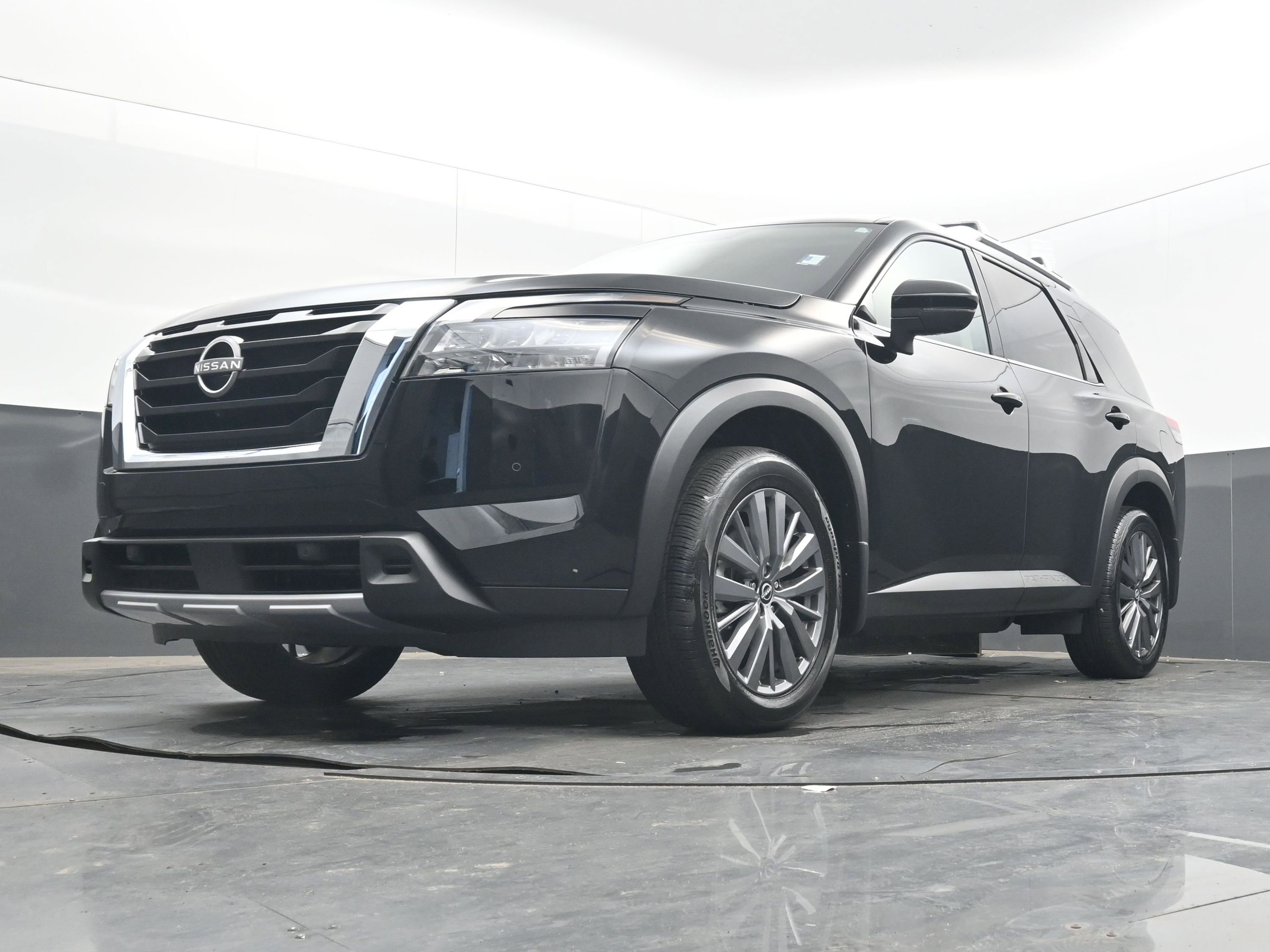 Used 2025 Nissan Pathfinder SL w/ SL Premium Package image 22