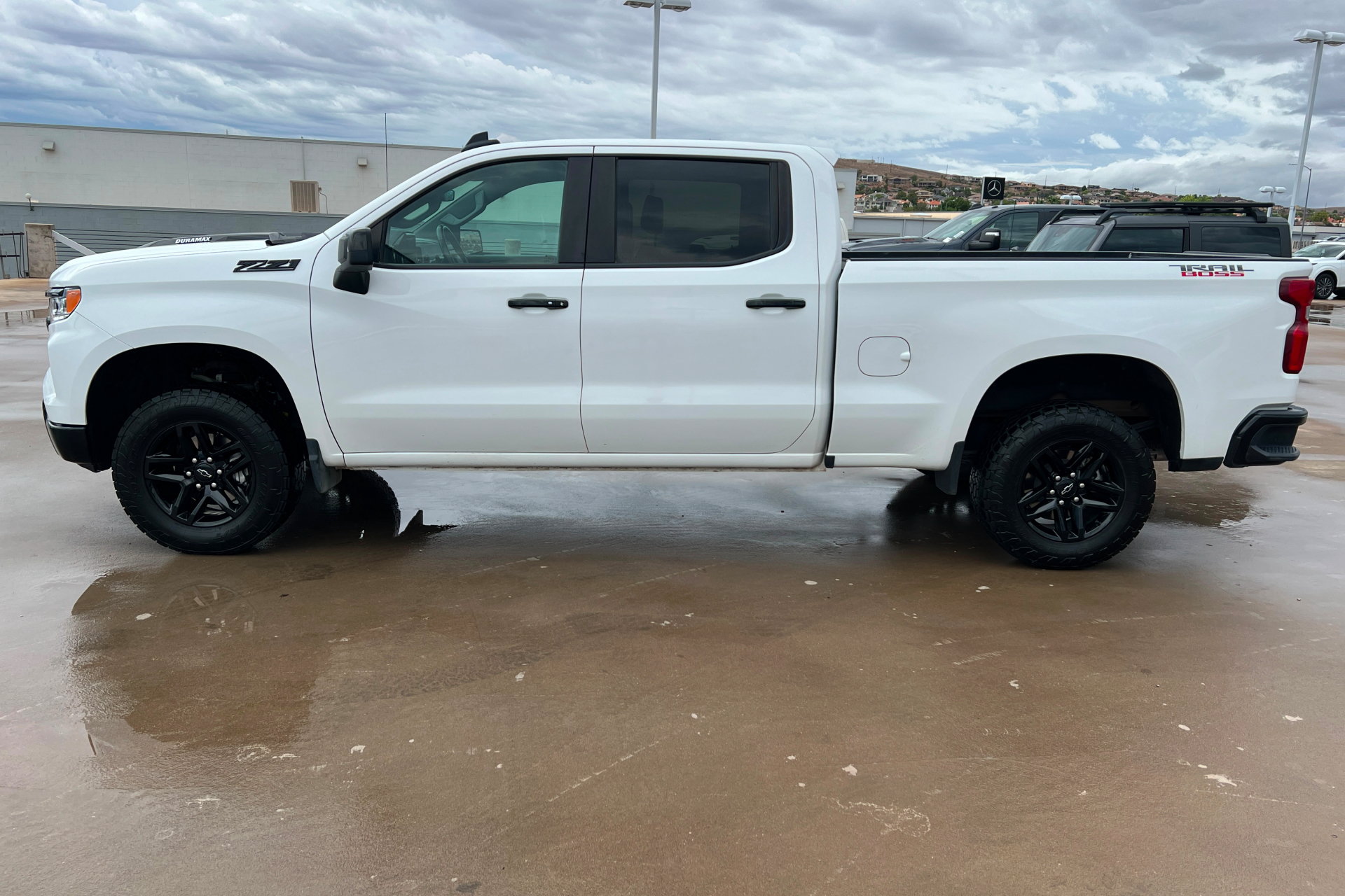 Used 2024 Chevrolet Silverado 1500 LT Trail Boss w/ Convenience Package II AWD/4WD image 2