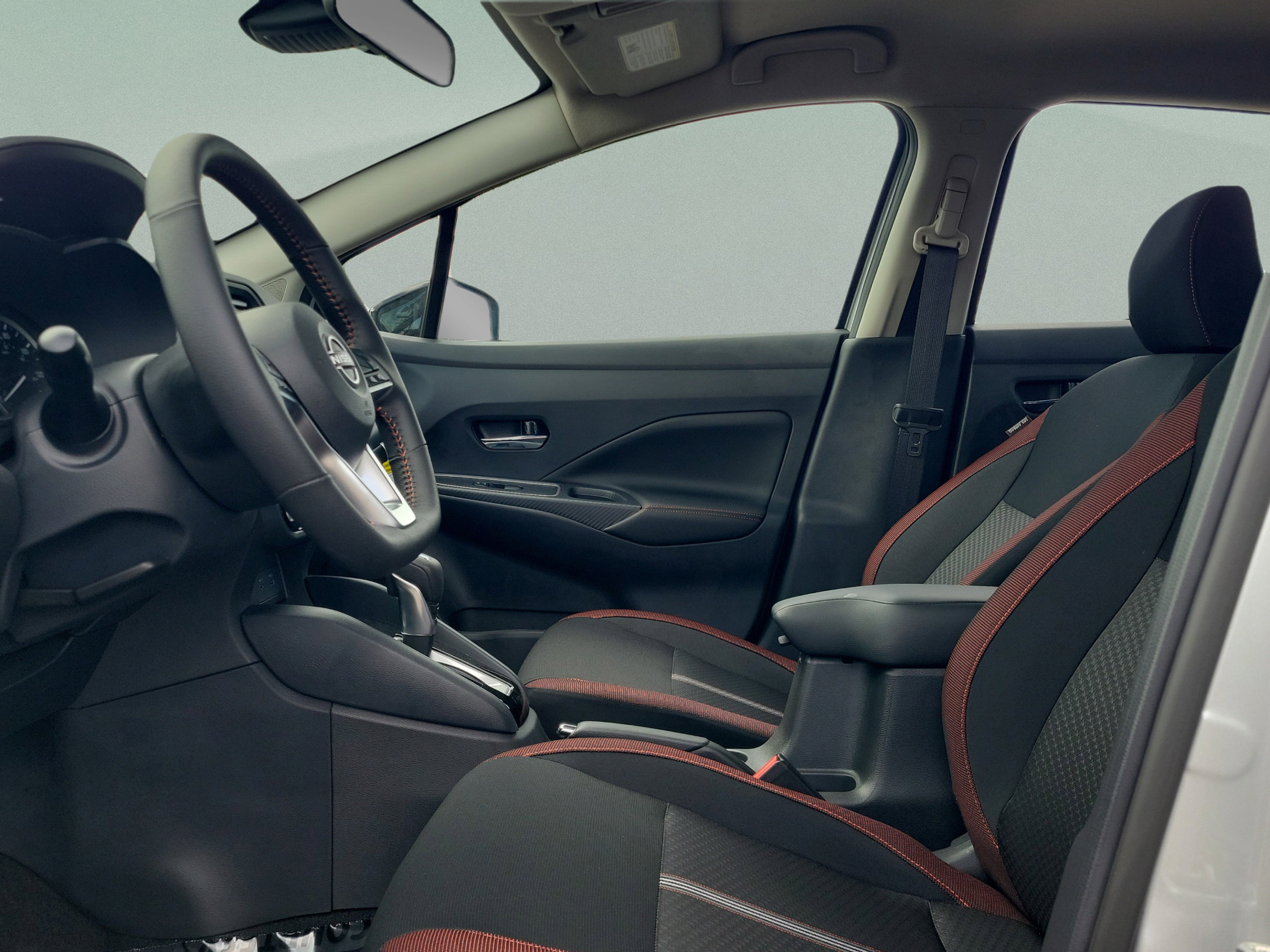 New 2025 Nissan Versa SR w/ Trunk Package FWD image 18