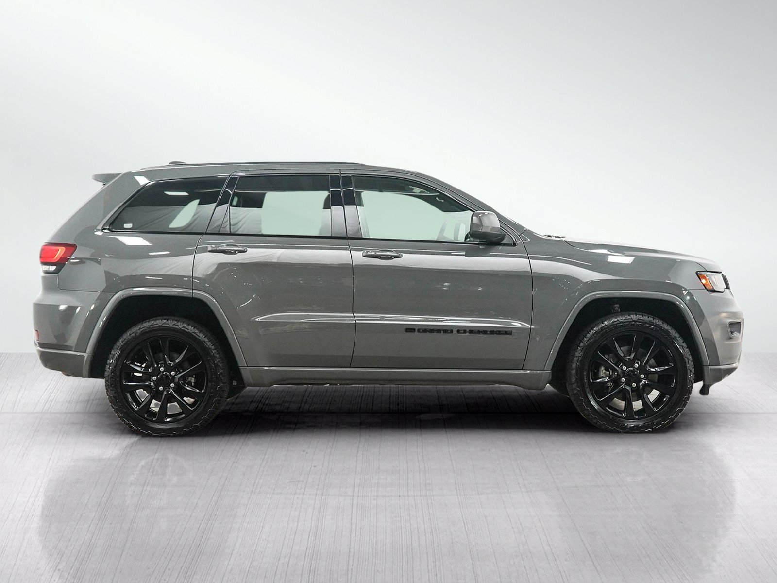 Used 2022 Jeep Grand Cherokee Laredo X AWD/4WD image 6