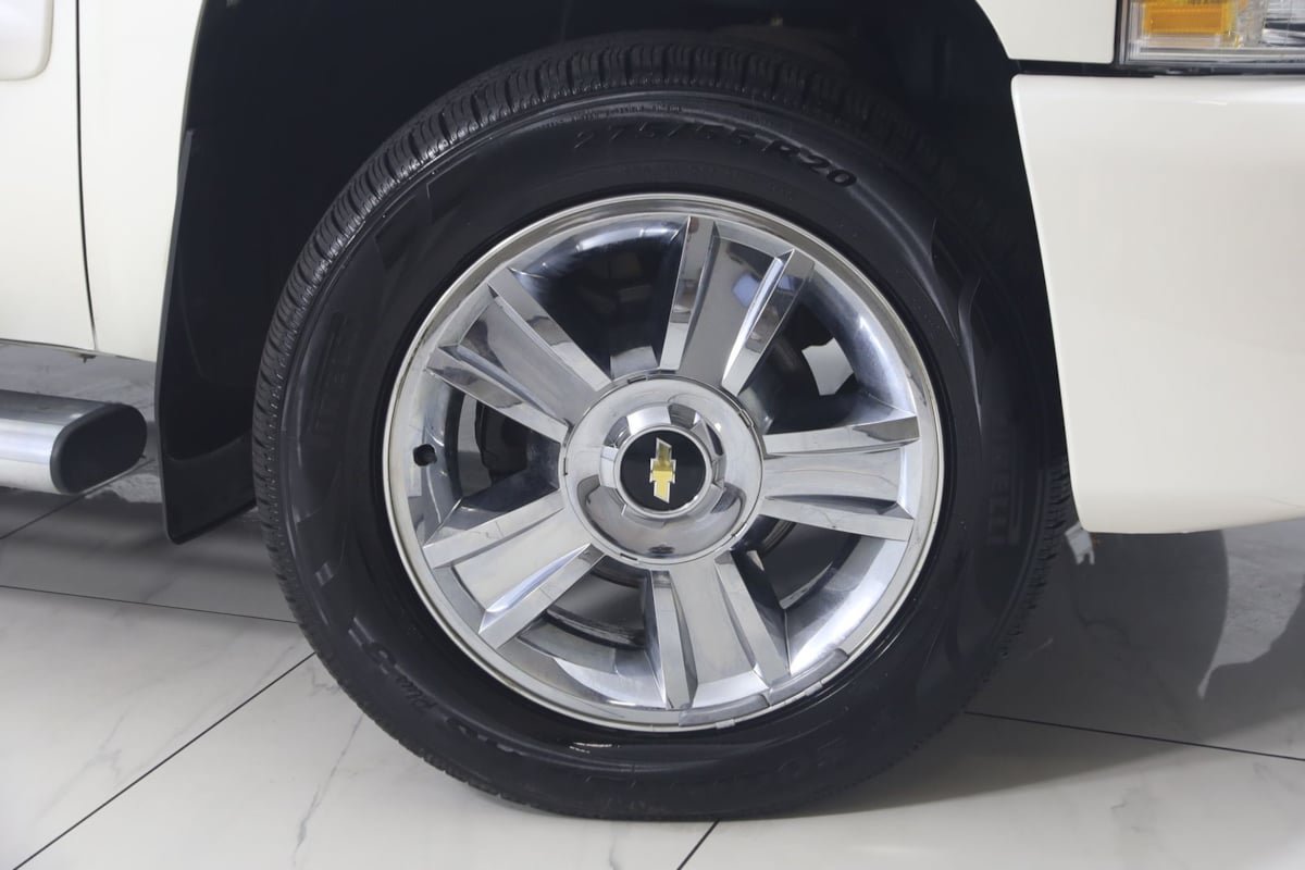 Used 2012 Chevrolet Silverado 1500 LTZ w/ LTZ White Diamond Edition AWD/4WD image 13