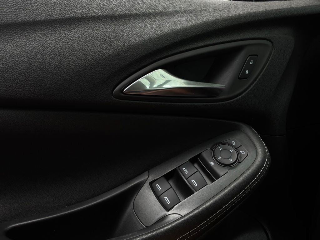 Used 2025 Buick Encore GX Preferred FWD image 18