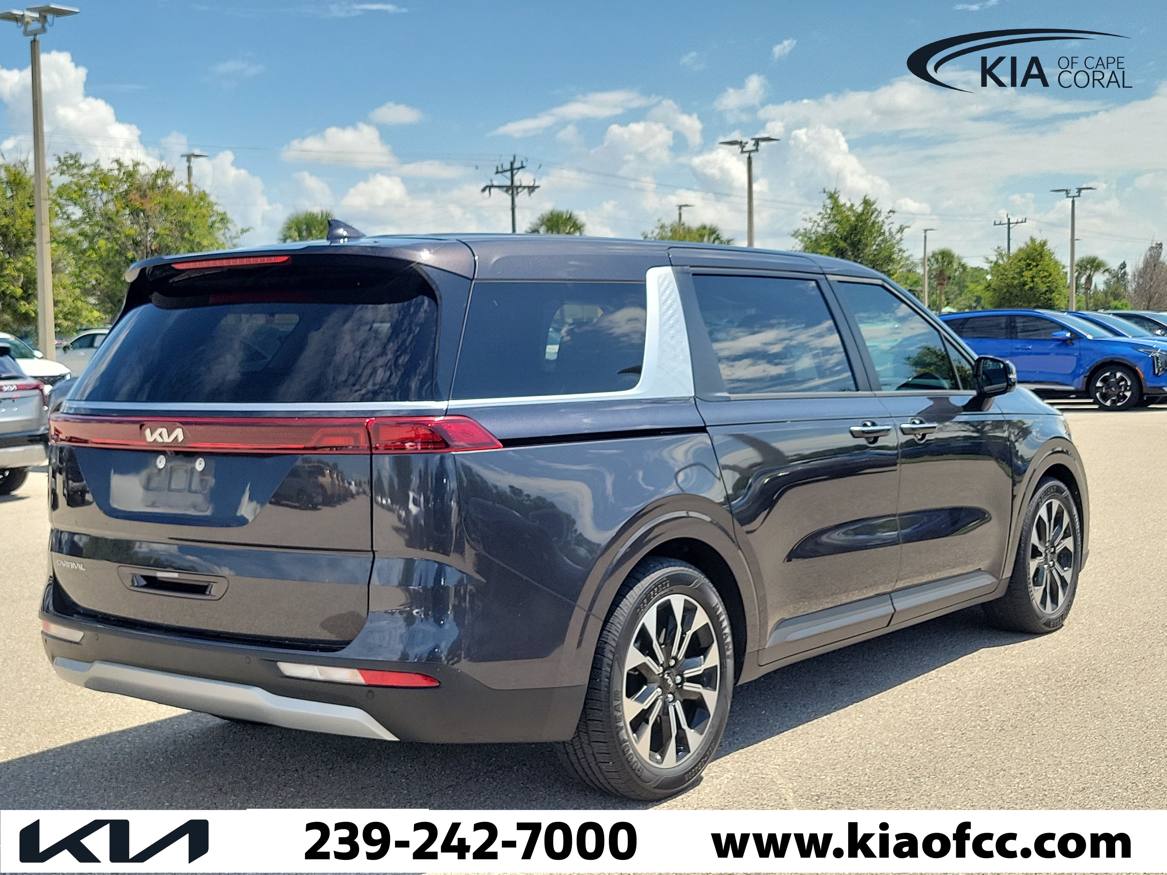 Certified 2023 Kia Carnival EX FWD image 6