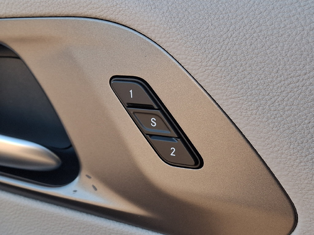Used 2024 Chrysler Pacifica Touring-L FWD image 28