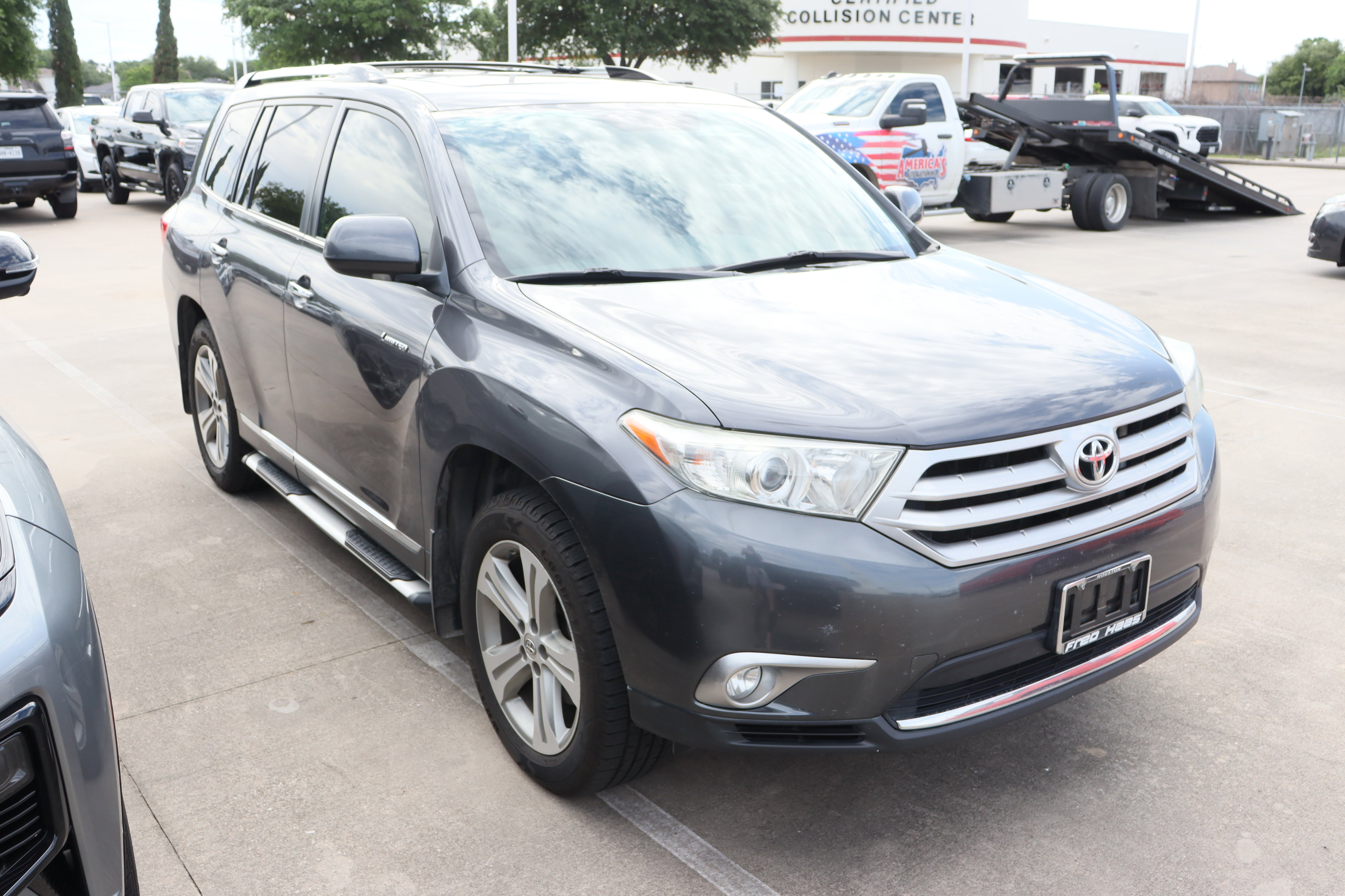 Used 2012 Toyota Highlander Limited w/ Tow Pkg image 2