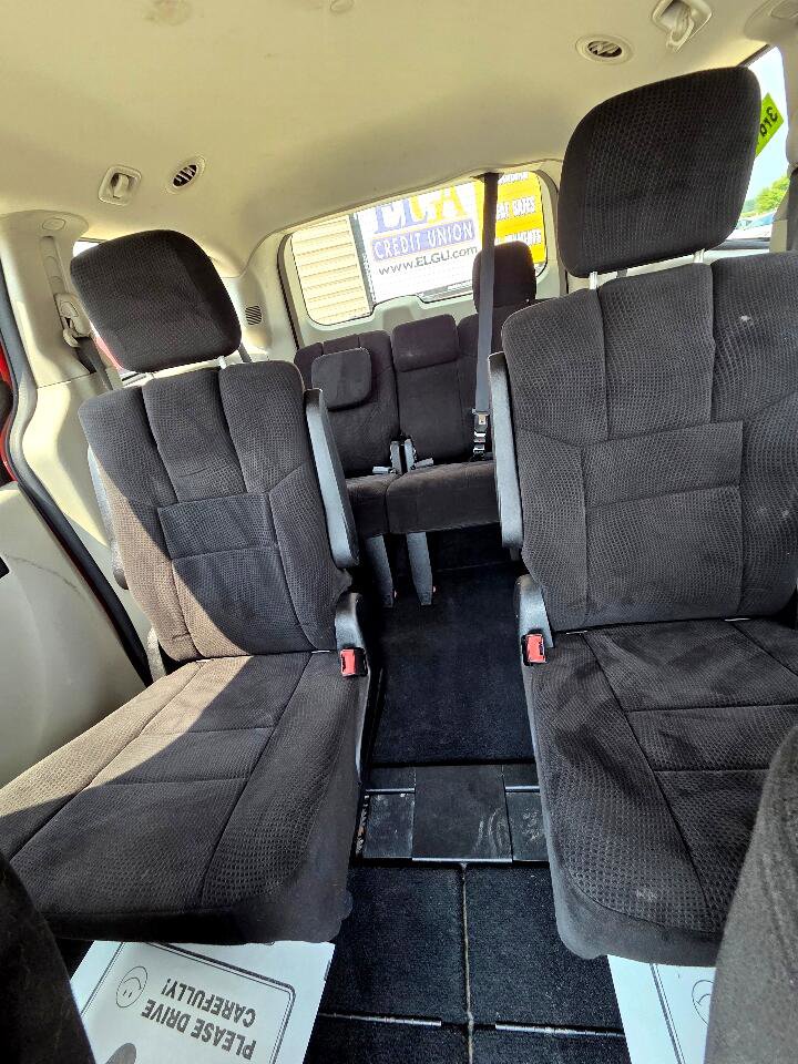 Used 2013 Dodge Grand Caravan SXT image 23