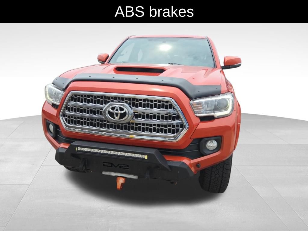 Used 2016 Toyota Tacoma TRD Sport AWD/4WD image 11