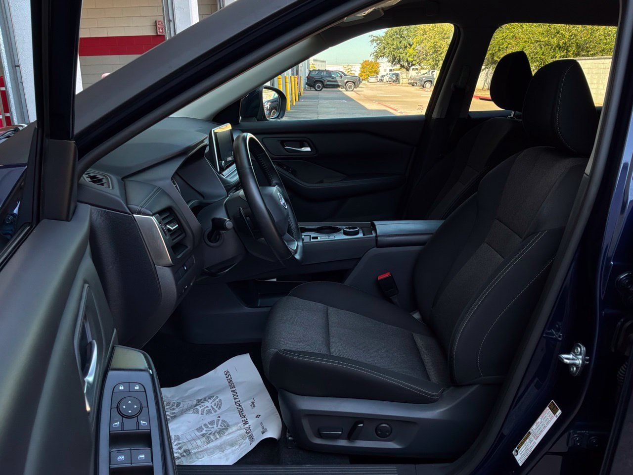 Used 2025 Nissan Rogue SV AWD/4WD image 11