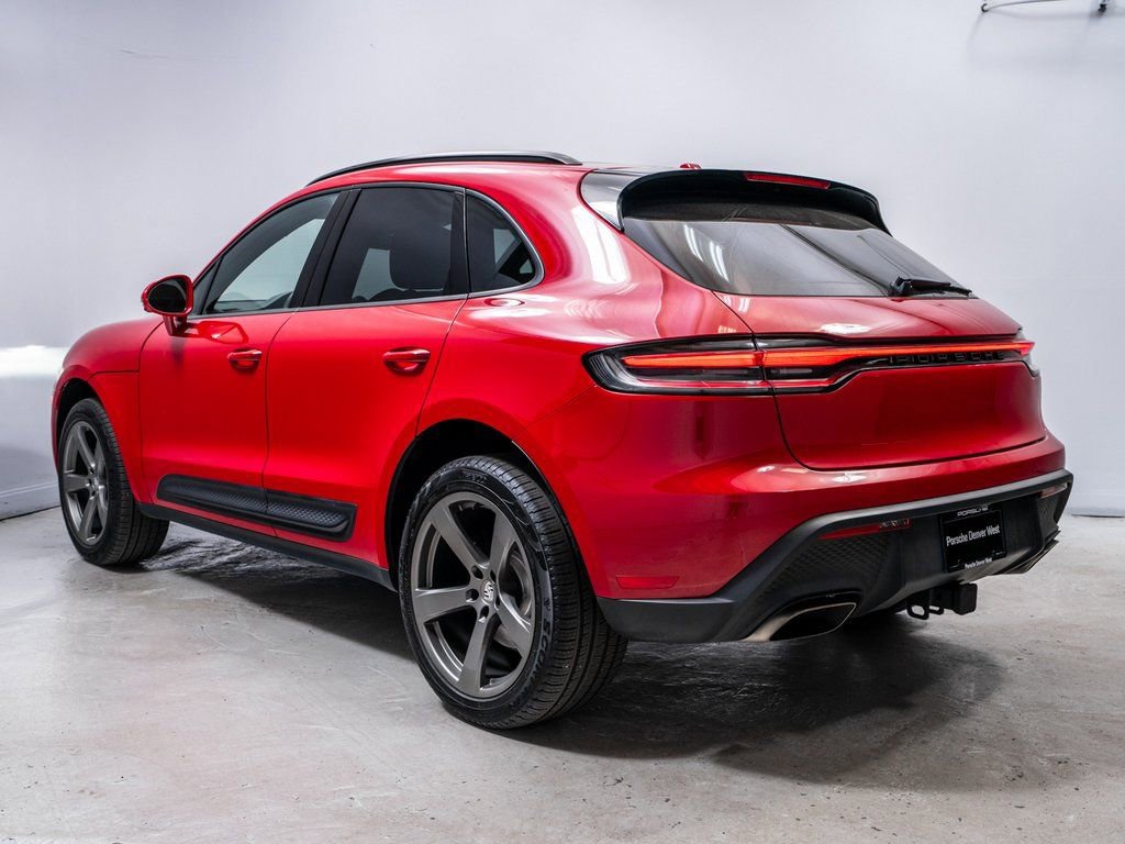 Certified 2025 Porsche Macan image 3