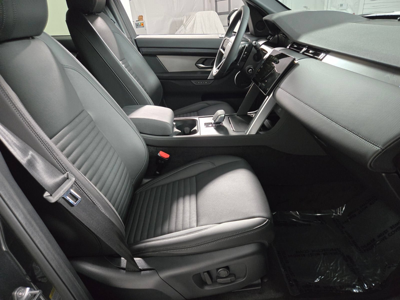 New 2026 Land Rover Discovery Sport Landmark AWD/4WD image 3
