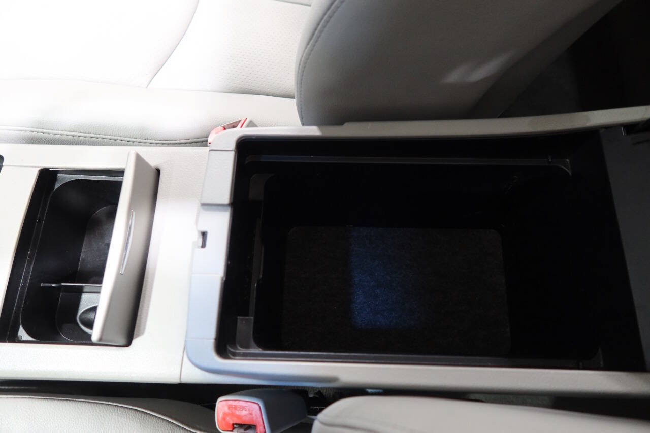 Used 2011 Toyota Camry SE w/ SE Extra-Value Pkg #1 FWD image 24