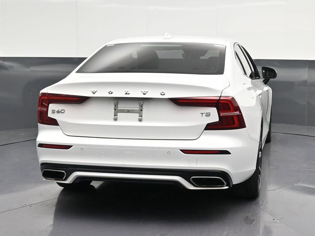 Used 2021 Volvo S60 T5 Momentum w/ Premium Package image 2