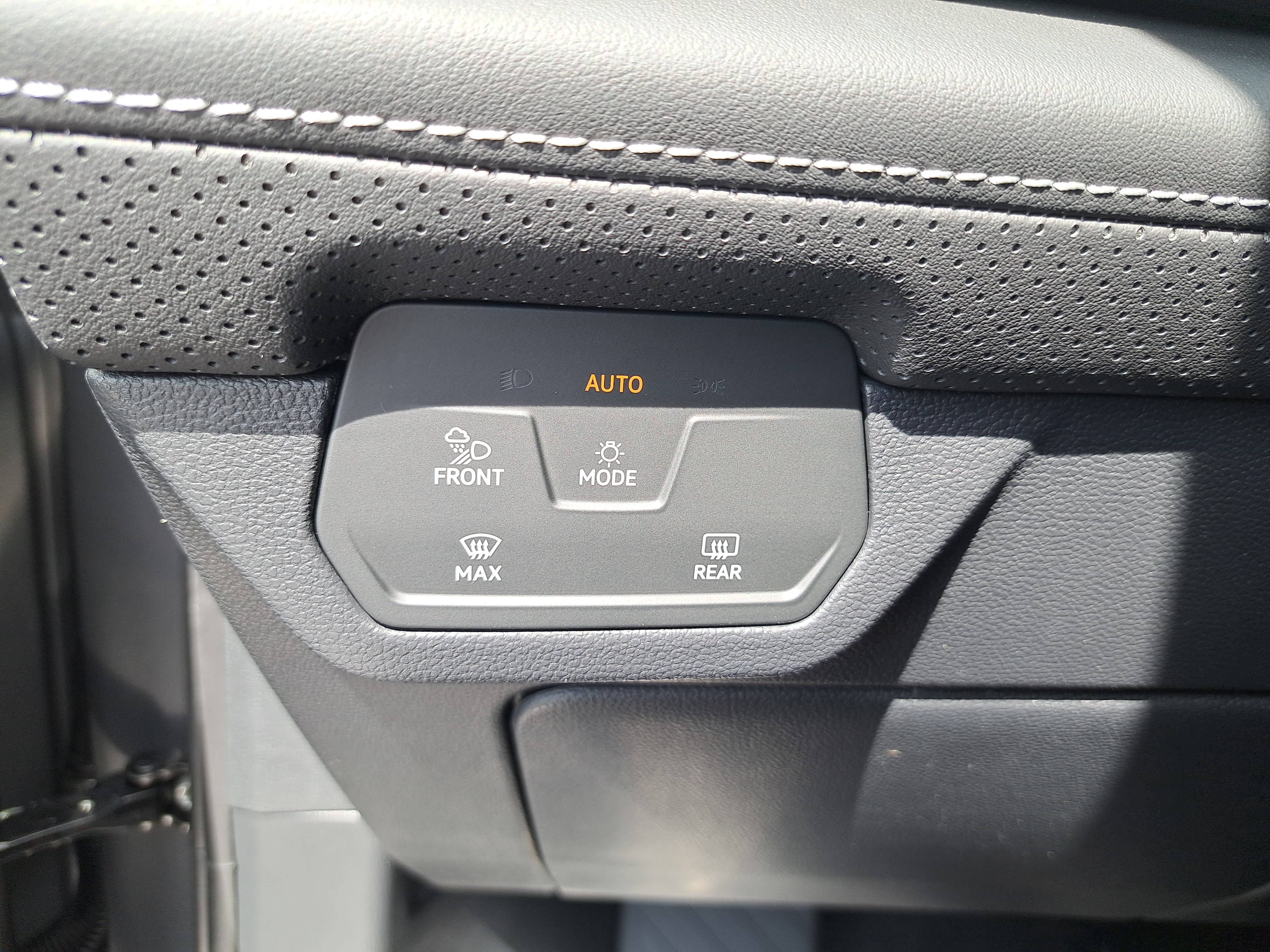 New 2026 Volkswagen Atlas SE FWD image 26