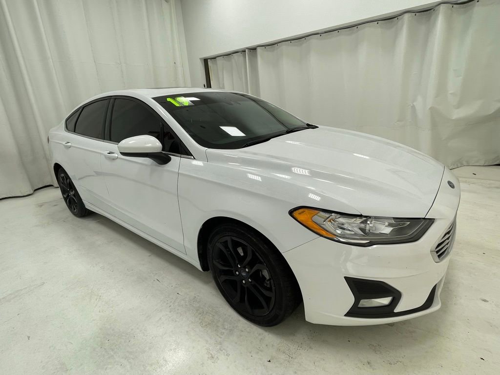 Used 2019 Ford Fusion SE w/ Equipment Group 151A image 3