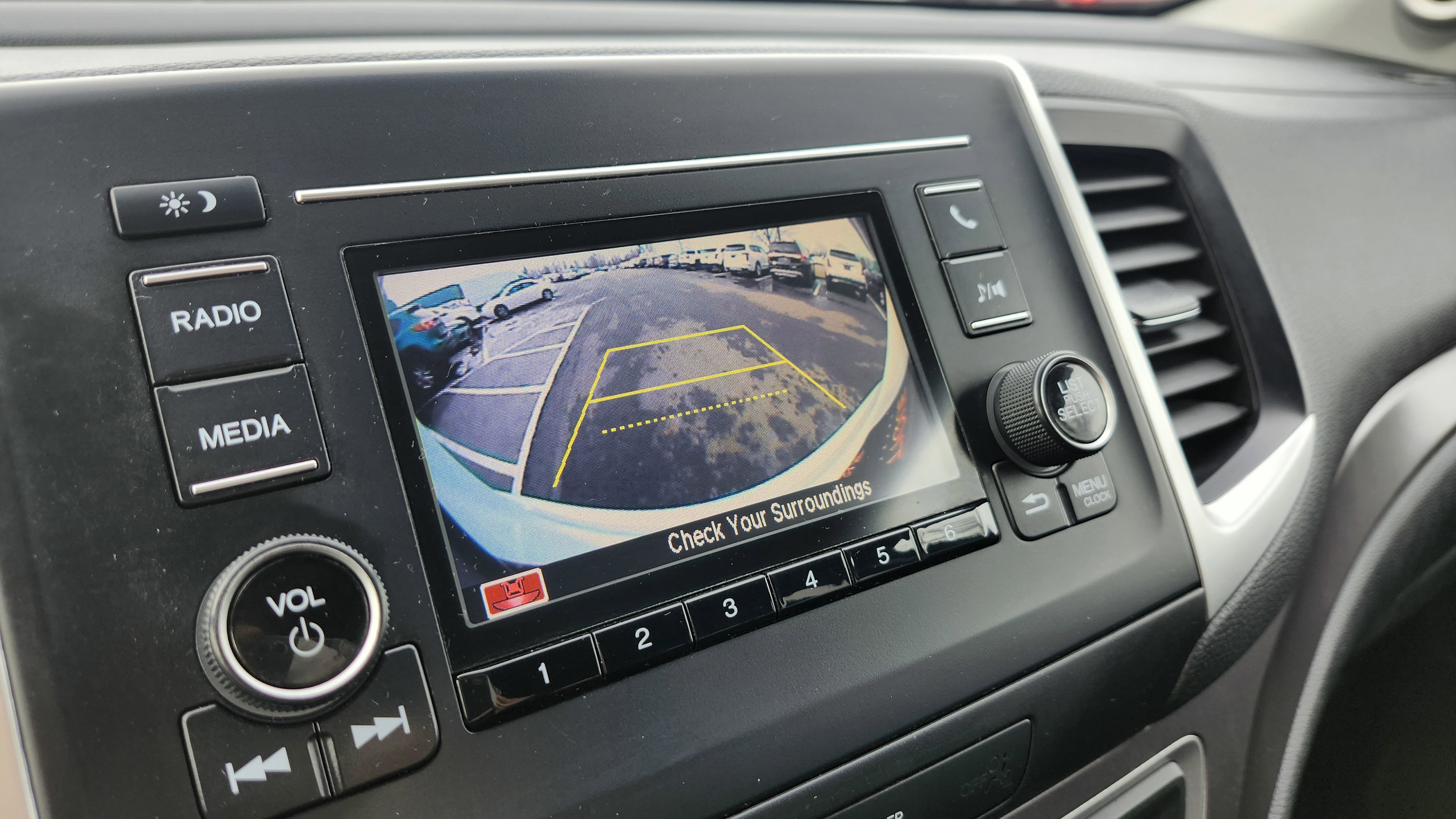 Used 2020 Honda Pilot LX image 2