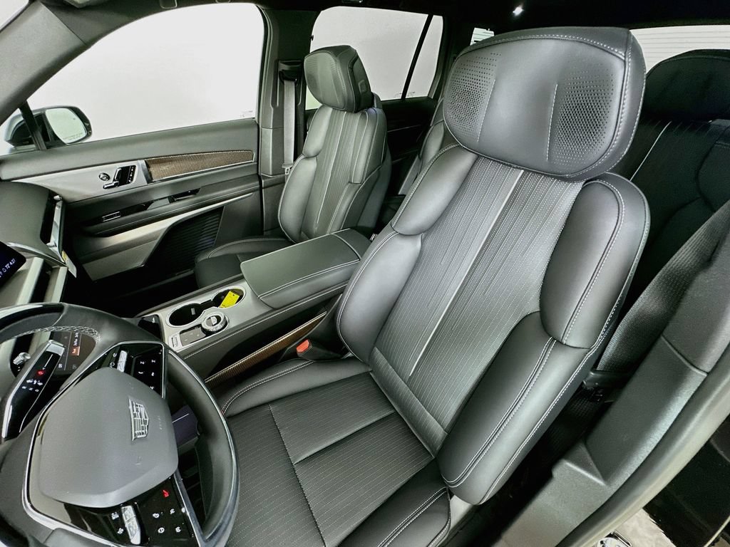 New 2026 Cadillac Vistiq Luxury w/ LPO, Floor Liner Package AWD/4WD image 26