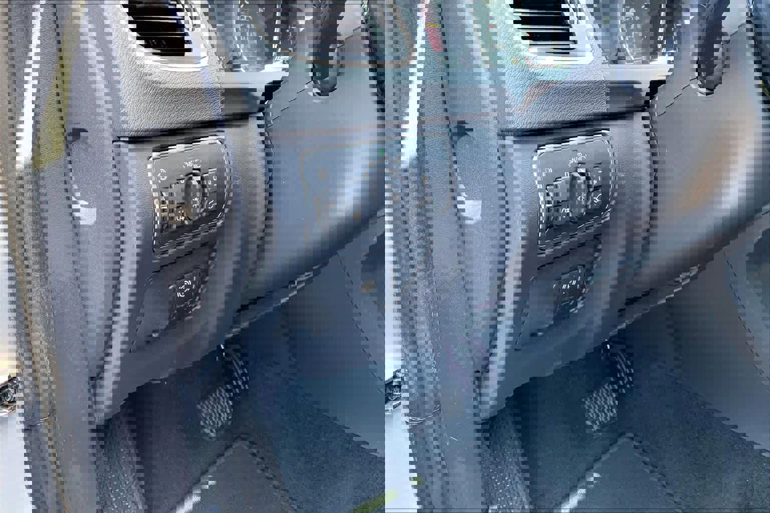 Used 2016 Volvo V60 T5 Premier w/ Convenience Package image 32