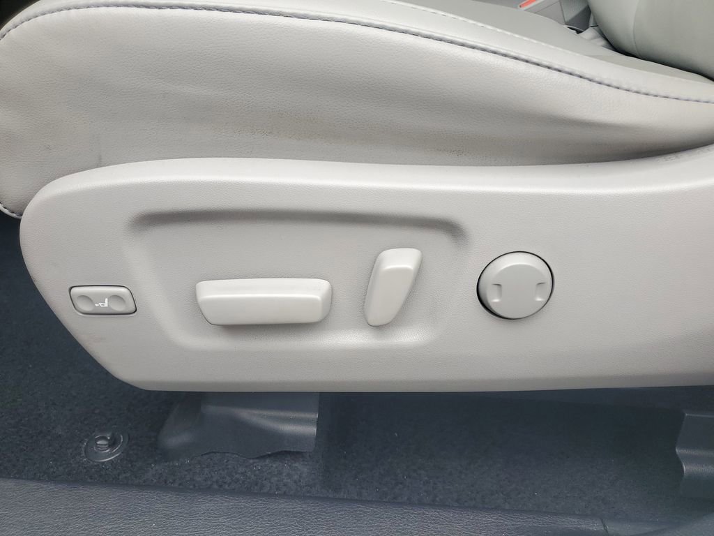 Used 2019 Toyota Highlander XLE image 21