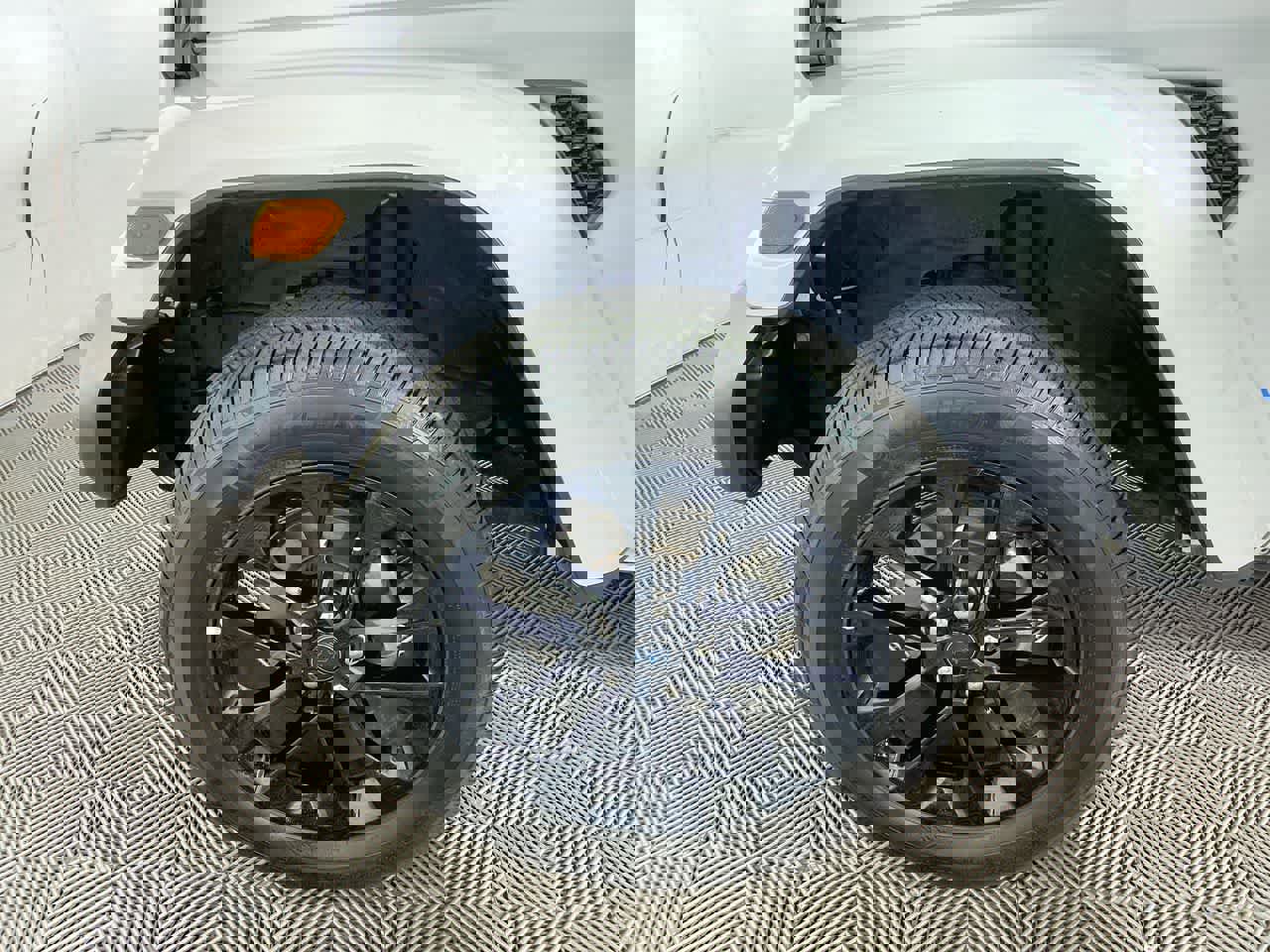 Used 2024 Jeep Wrangler Sahara image 16