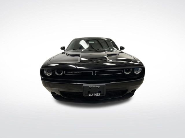 Used 2021 Dodge Challenger SXT image 9