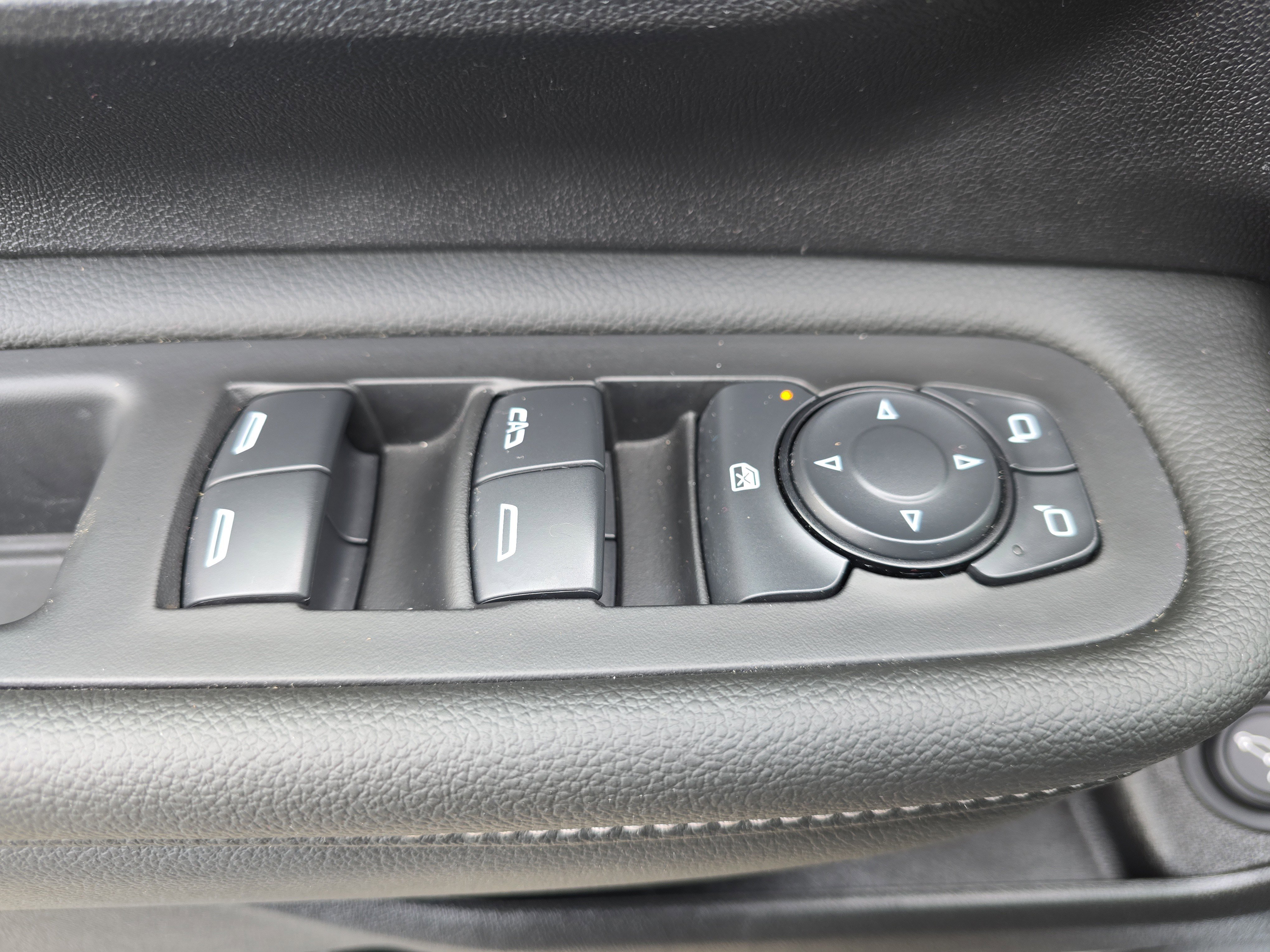 Used 2024 GMC Terrain SLT AWD/4WD image 19
