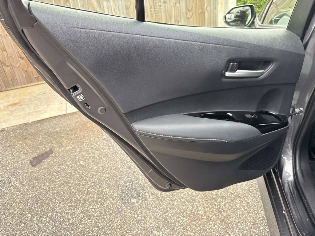 Used 2025 Toyota Corolla SE FWD image 12