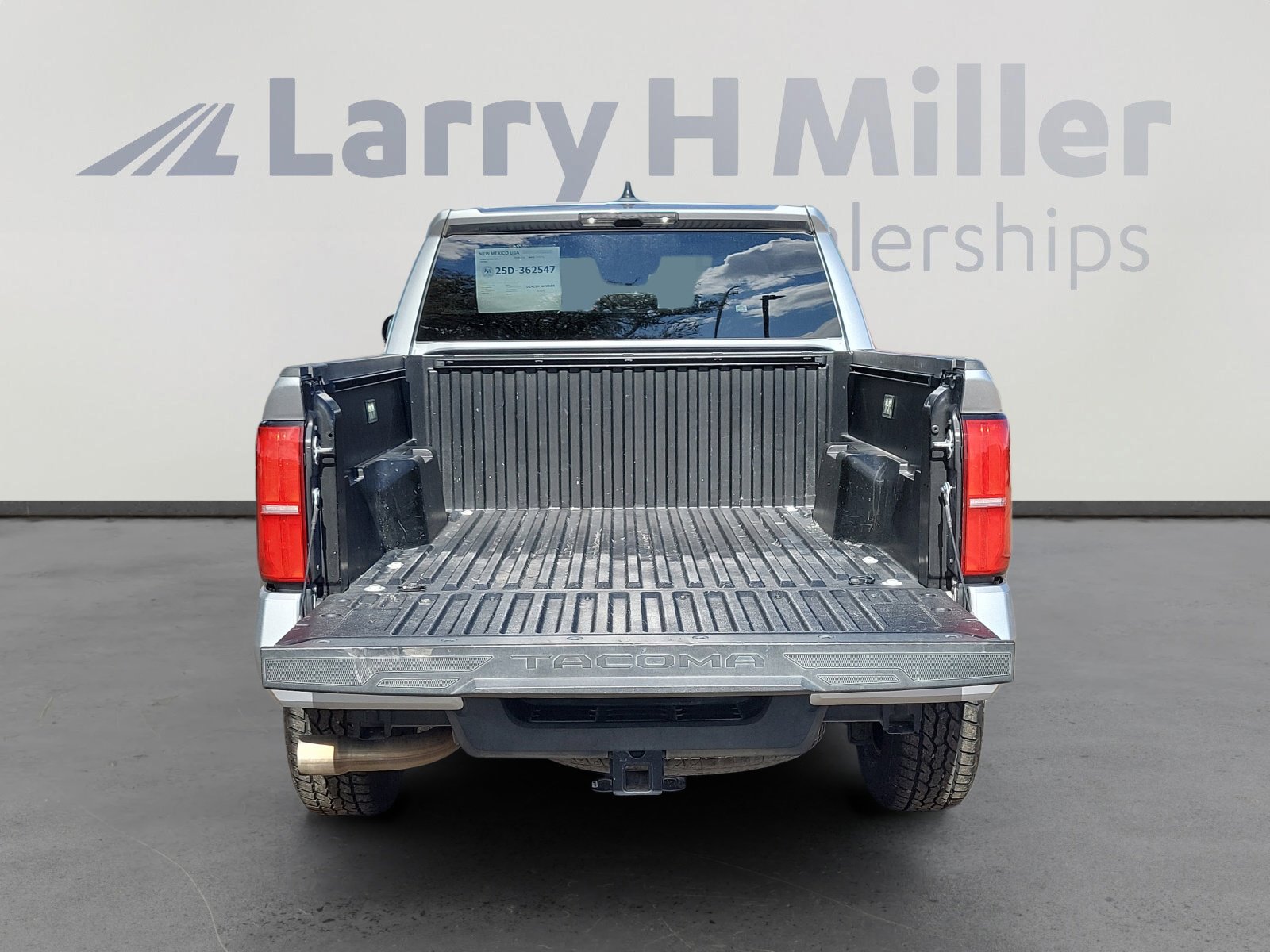 Used 2024 Toyota Tacoma TRD Off-Road image 29