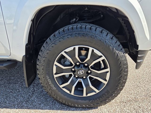 Used 2021 Toyota Tacoma TRD Sport w/ Technology Package image 12