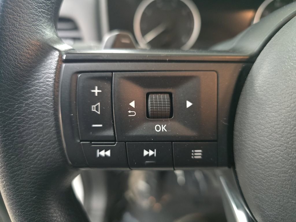 Used 2024 Nissan Rogue SV AWD/4WD image 17