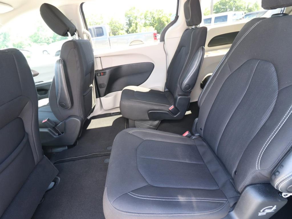 Used 2023 Chrysler Voyager LX image 12