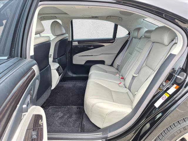 Used 2015 Lexus LS 460 L w/ Ultra Luxury Package RWD image 19