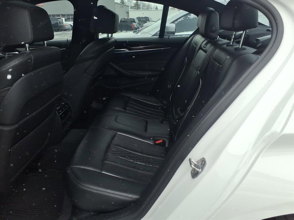 Used 2018 BMW M550i xDrive image 9