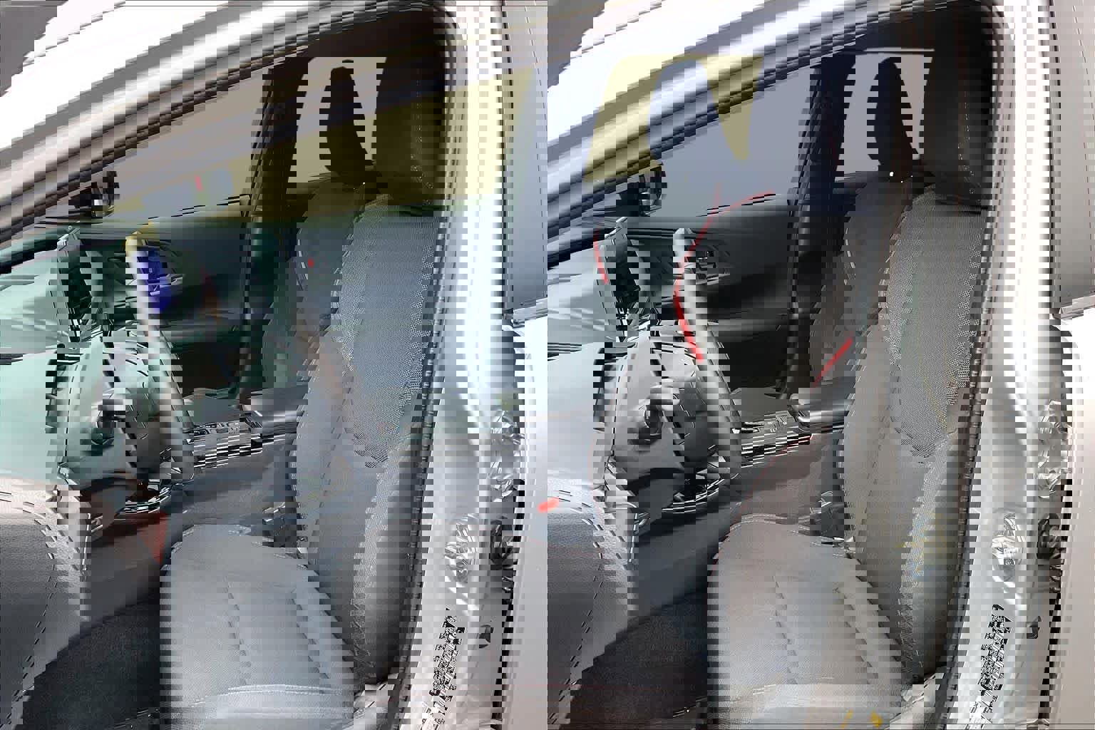 Used 2025 Toyota Prius Plug-In Hybrid image 7