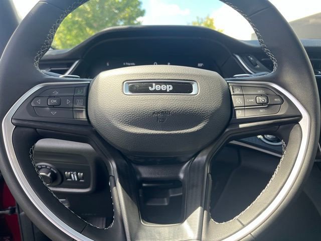 New 2025 Jeep Grand Cherokee Altitude AWD/4WD image 16