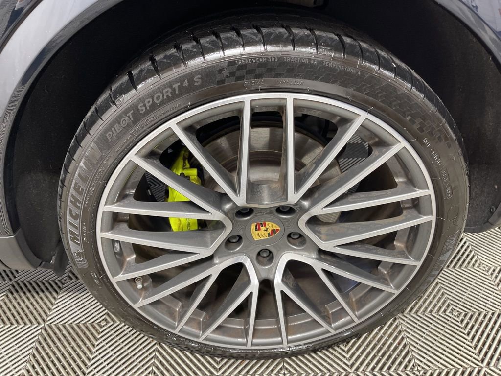 Used 2022 Porsche Cayenne E-Hybrid Coupe image 36