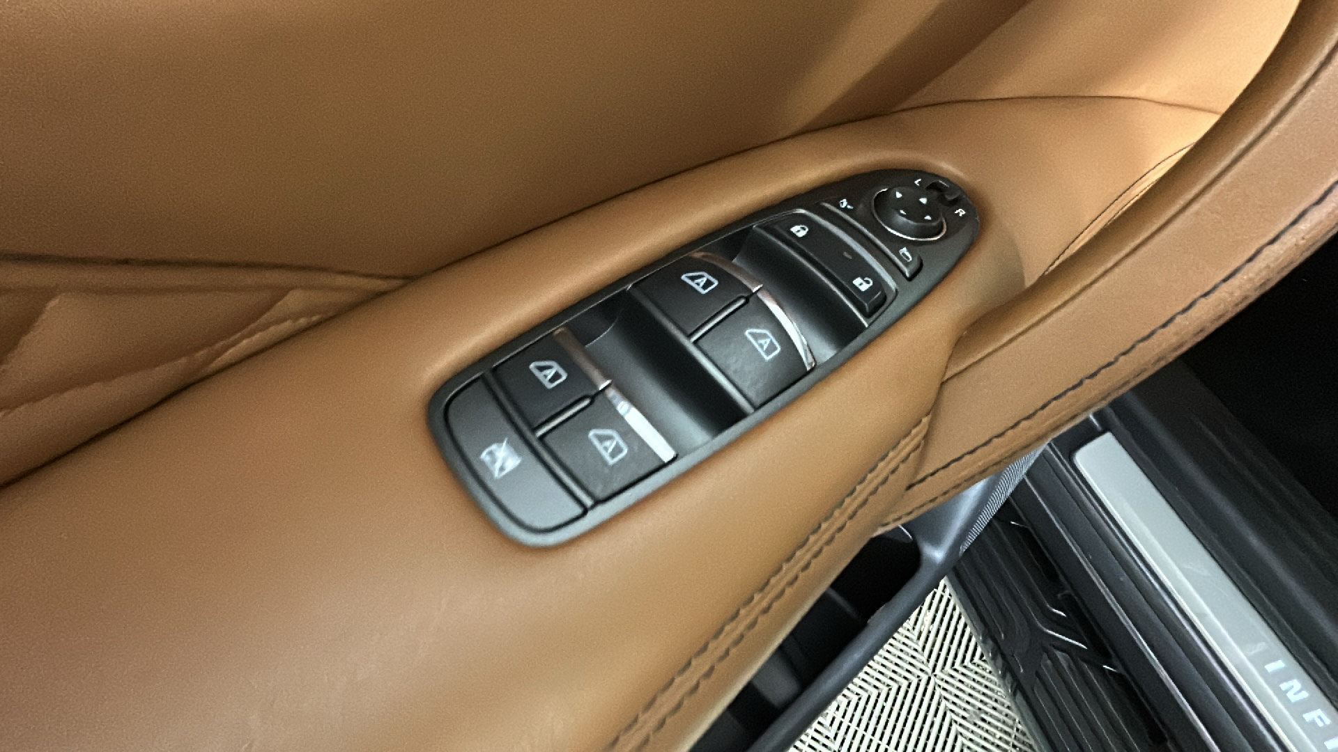 Used 2023 INFINITI QX80 Sensory w/ Cargo Package AWD/4WD image 13