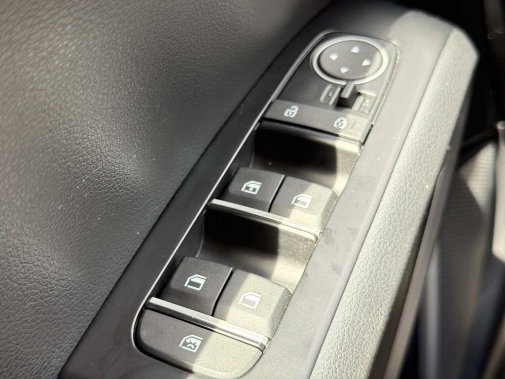 Used 2025 Kia Soul LX w/ LX Technology Package FWD image 21